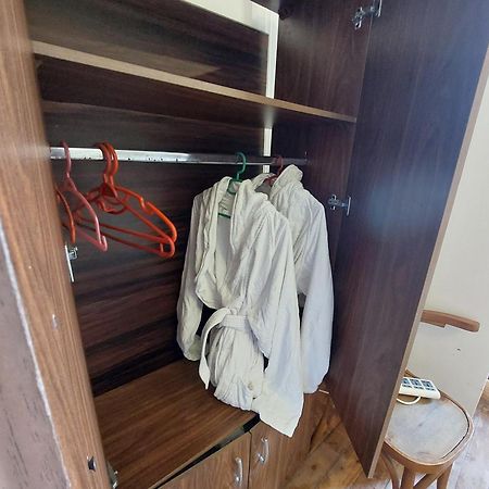 Arab Hostel, Welcoming All Solo And Groups Travellers But, Unmarried Couples Not Allowed Alexandria Exterior foto